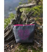 Taštička kosmetická černá srdce růžové